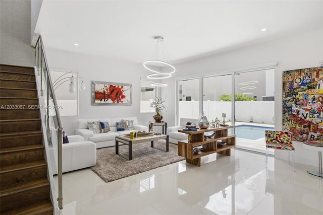 7472 NW 100th Ave, Doral, FL 33178