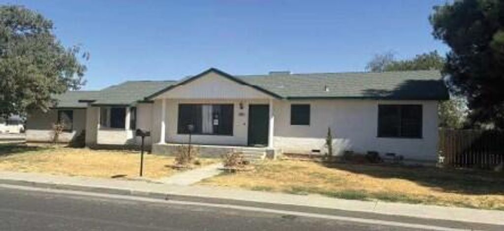 2024 Neill Way, Hanford, CA 93230