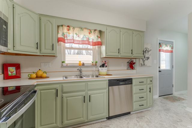 1000 N Fairlawn W Circle, Evansville, IN 47711