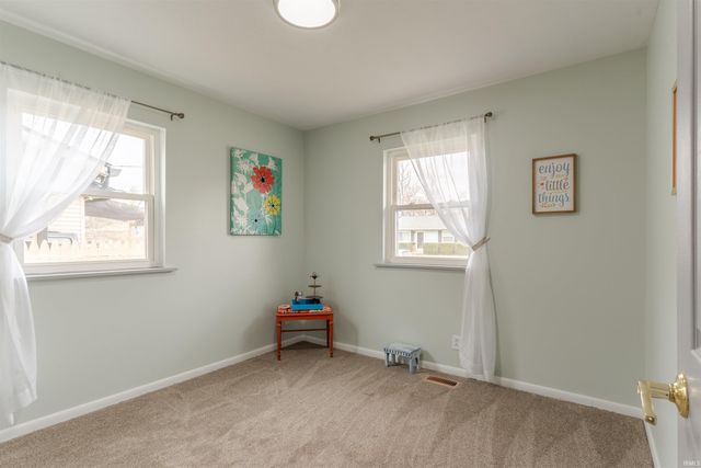 1000 N Fairlawn W Circle, Evansville, IN 47711