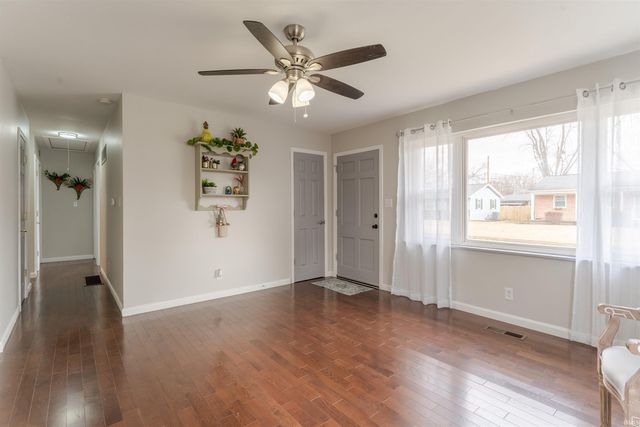 1000 N Fairlawn W Circle, Evansville, IN 47711