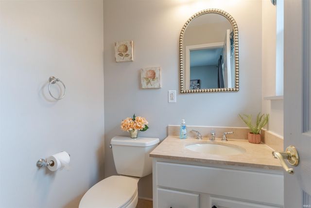 1000 N Fairlawn W Circle, Evansville, IN 47711