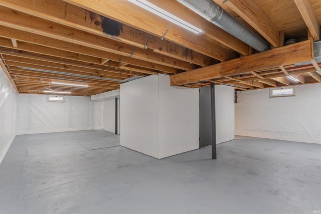 1000 N Fairlawn W Circle, Evansville, IN 47711