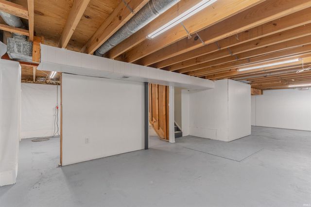 1000 N Fairlawn W Circle, Evansville, IN 47711