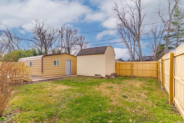 1000 N Fairlawn W Circle, Evansville, IN 47711