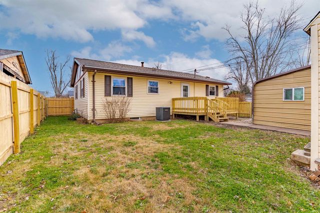 1000 N Fairlawn W Circle, Evansville, IN 47711