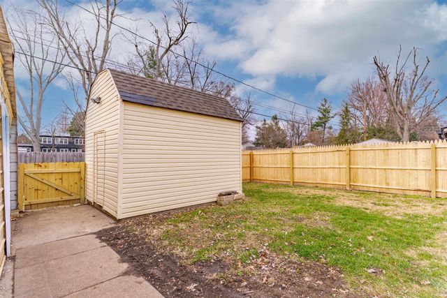 1000 N Fairlawn W Circle, Evansville, IN 47711