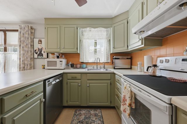 90 Swan Street 204, Lowell, MA 01852