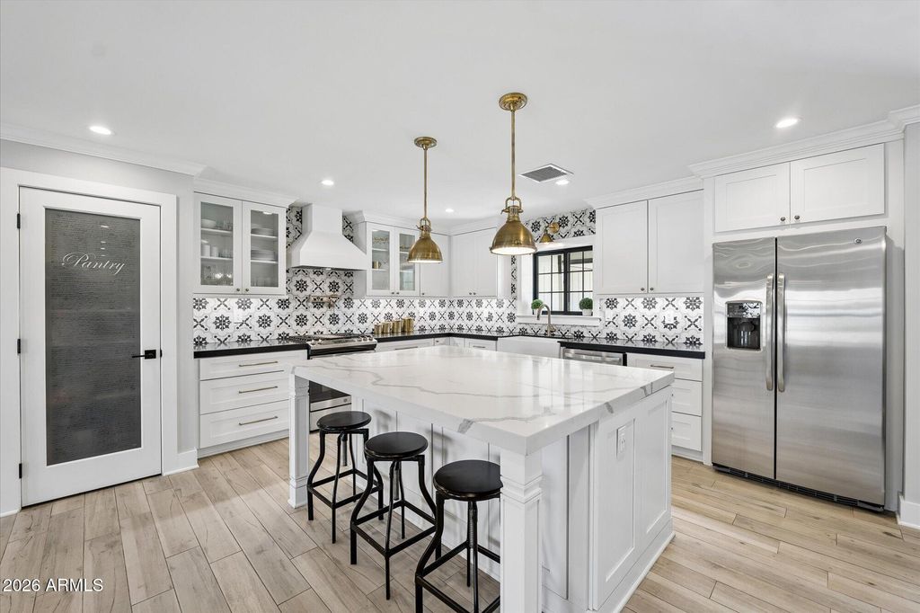 Image 1 of property listing at 4627 E WILSHIRE Drive, Phoenix, AZ 85008