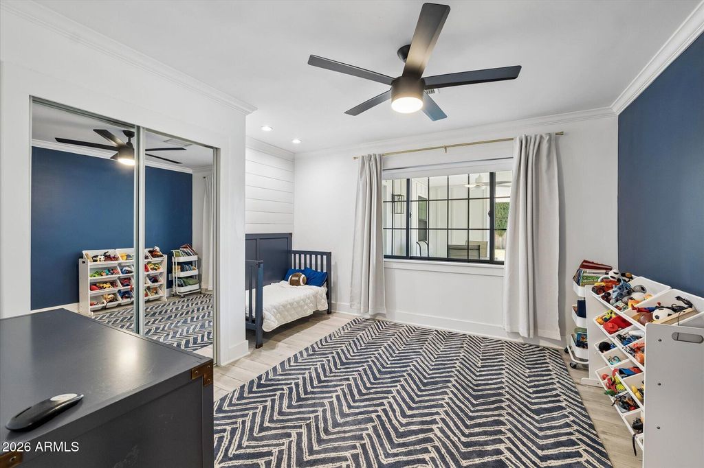 Image 11 of property listing at 4627 E WILSHIRE Drive, Phoenix, AZ 85008