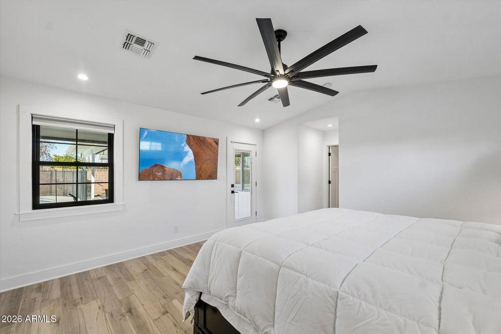 Image 13 of property listing at 4627 E WILSHIRE Drive, Phoenix, AZ 85008