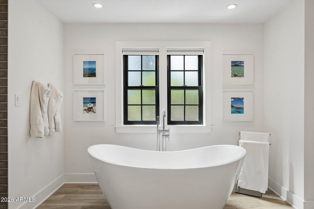 Image 15 of property listing at 4627 E WILSHIRE Drive, Phoenix, AZ 85008