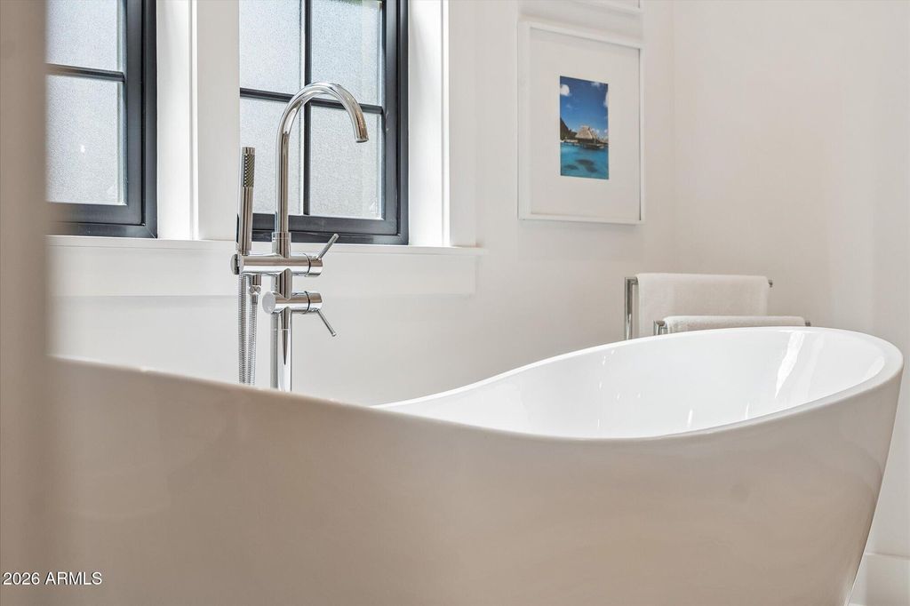 Image 17 of property listing at 4627 E WILSHIRE Drive, Phoenix, AZ 85008