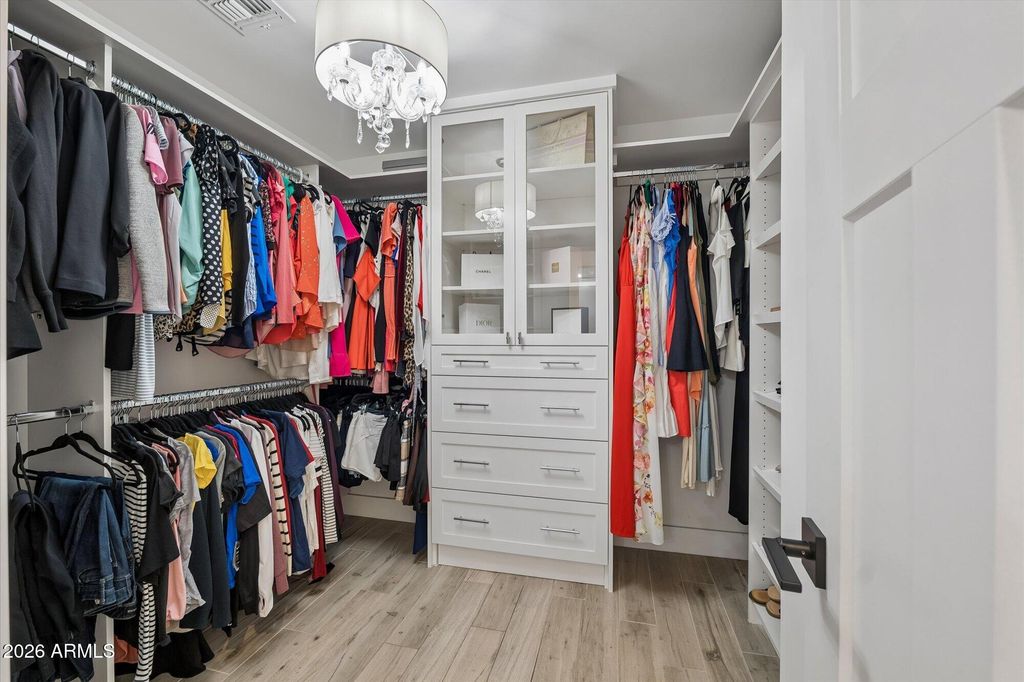 Image 20 of property listing at 4627 E WILSHIRE Drive, Phoenix, AZ 85008