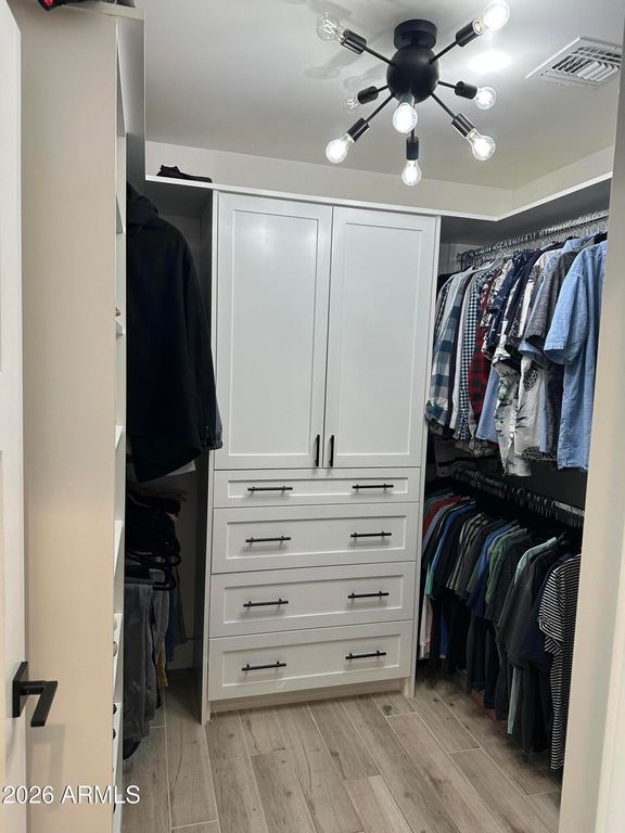 Image 21 of property listing at 4627 E WILSHIRE Drive, Phoenix, AZ 85008