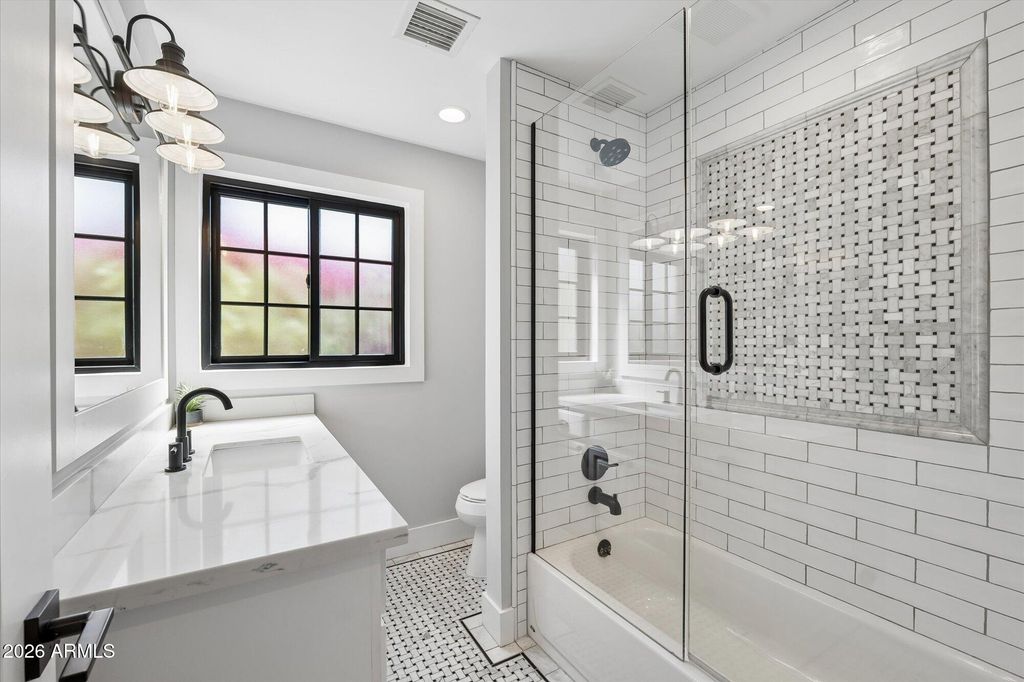 Image 27 of property listing at 4627 E WILSHIRE Drive, Phoenix, AZ 85008