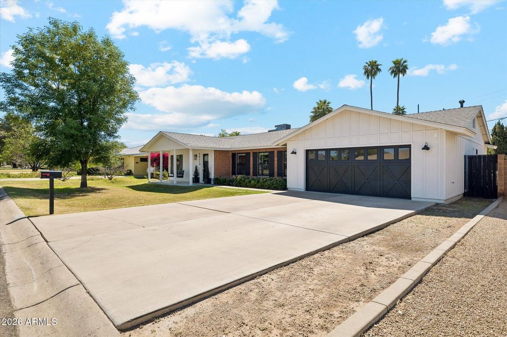 Image 3 of property listing at 4627 E WILSHIRE Drive, Phoenix, AZ 85008