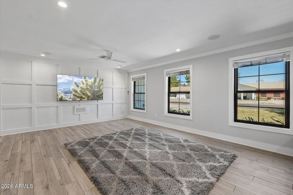 Image 4 of property listing at 4627 E WILSHIRE Drive, Phoenix, AZ 85008