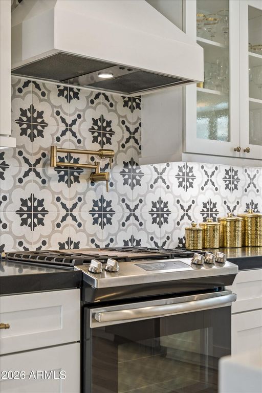 Image 8 of property listing at 4627 E WILSHIRE Drive, Phoenix, AZ 85008