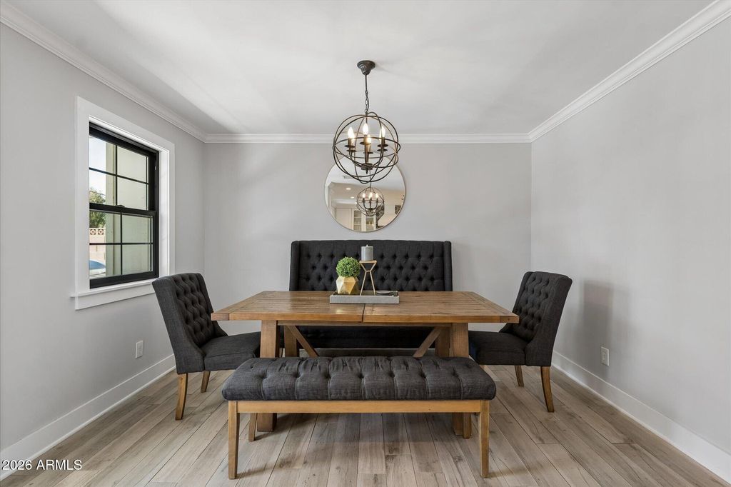 Image 9 of property listing at 4627 E WILSHIRE Drive, Phoenix, AZ 85008