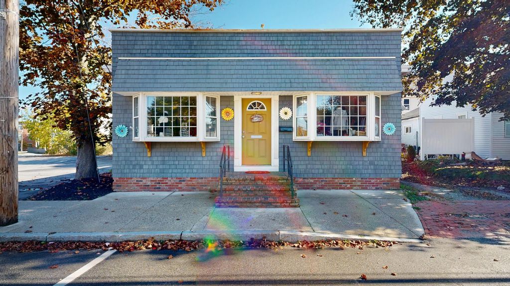 12 Village Street, Lisbon, ME 04250 — exterior