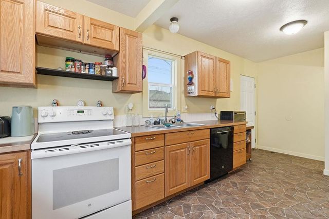 517 E Hoffman Ave, Spokane, WA 99207