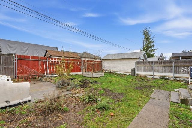 517 E Hoffman Ave, Spokane, WA 99207