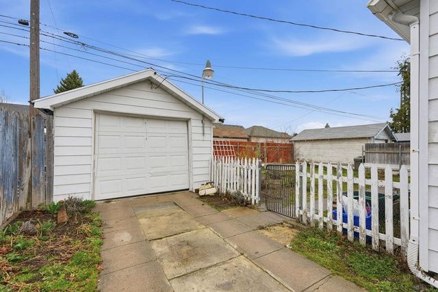 517 E Hoffman Ave, Spokane, WA 99207