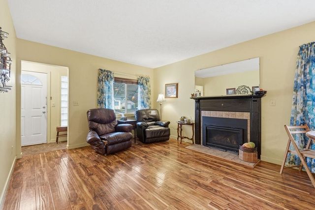 517 E Hoffman Ave, Spokane, WA 99207