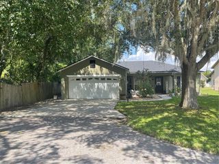 11642 LAKE DRIVE, Leesburg, FL 34788