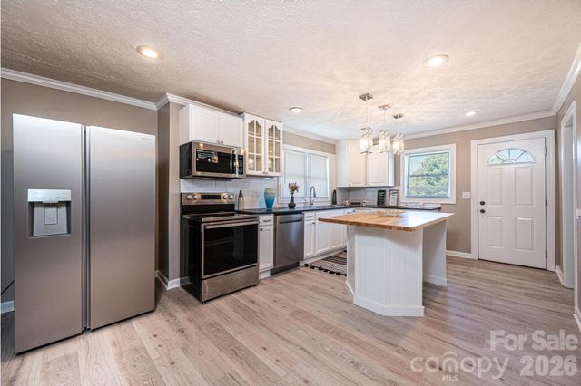 1614 College Avenue SW, Lenoir, NC 28645