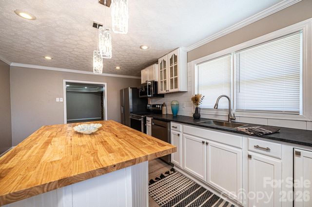 1614 College Avenue SW, Lenoir, NC 28645