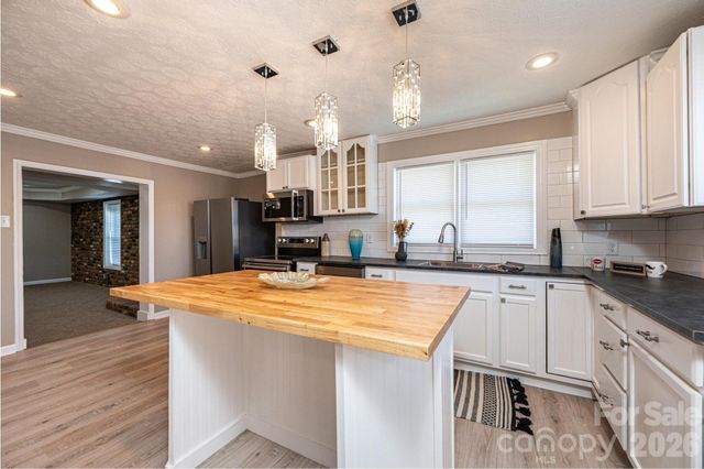 1614 College Avenue SW, Lenoir, NC 28645