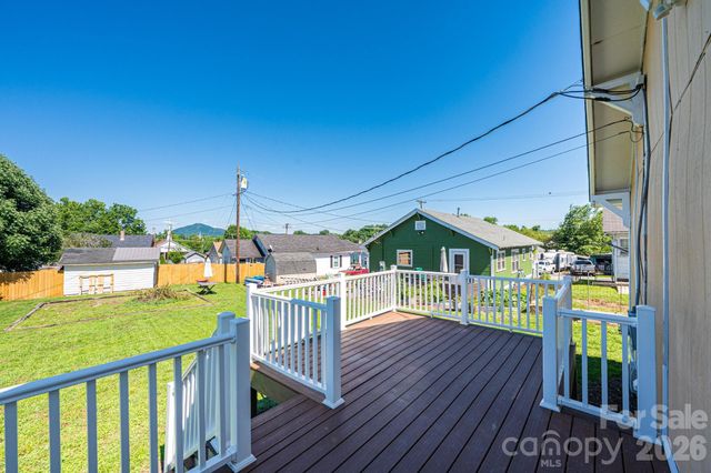 1614 College Avenue SW, Lenoir, NC 28645