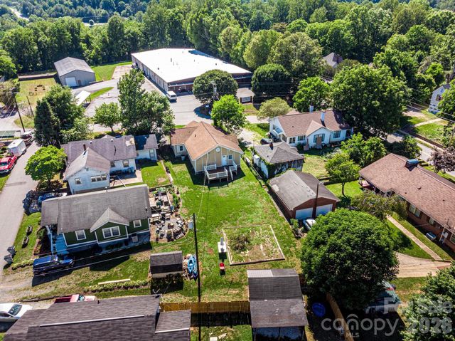 1614 College Avenue SW, Lenoir, NC 28645