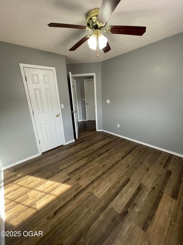 1703 Bluebird Drive, Webb City, MO 64870