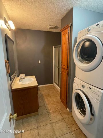 1703 Bluebird Drive, Webb City, MO 64870