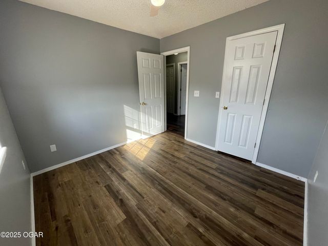 1703 Bluebird Drive, Webb City, MO 64870