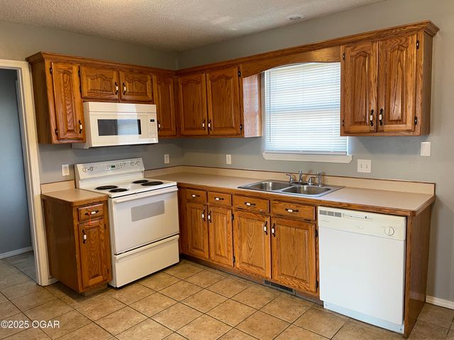 1703 Bluebird Drive, Webb City, MO 64870