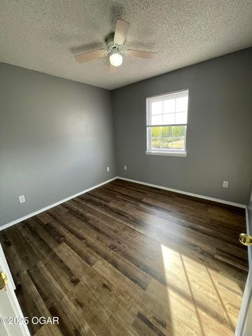 1703 Bluebird Drive, Webb City, MO 64870