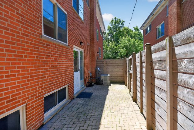 215 Dodge Avenue F, Evanston, IL 60202