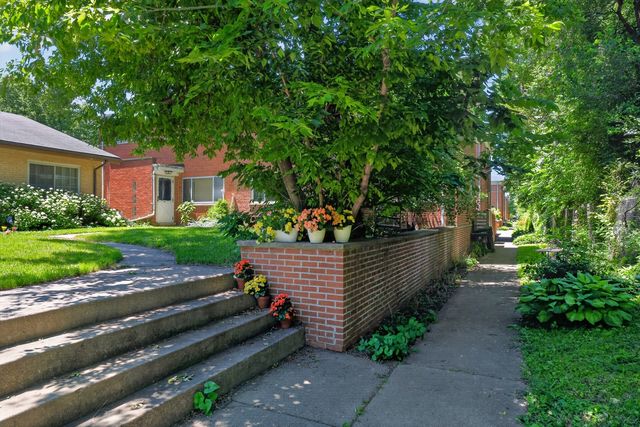 215 Dodge Avenue F, Evanston, IL 60202