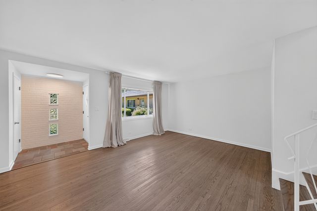 215 Dodge Avenue F, Evanston, IL 60202