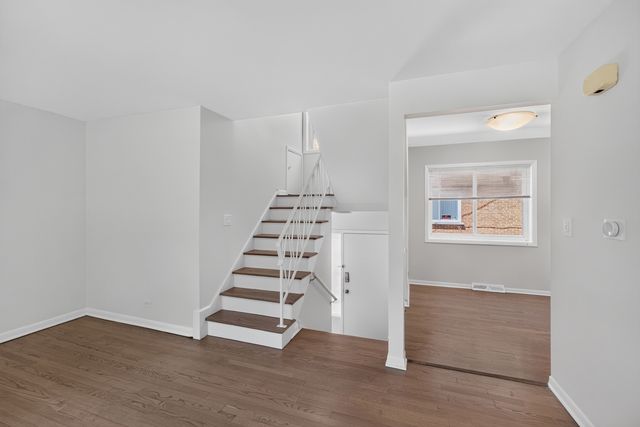 215 Dodge Avenue F, Evanston, IL 60202