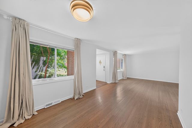 215 Dodge Avenue F, Evanston, IL 60202