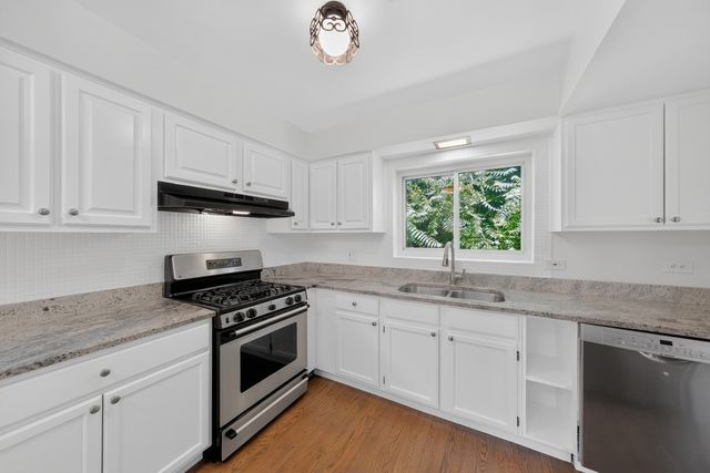 215 Dodge Avenue F, Evanston, IL 60202