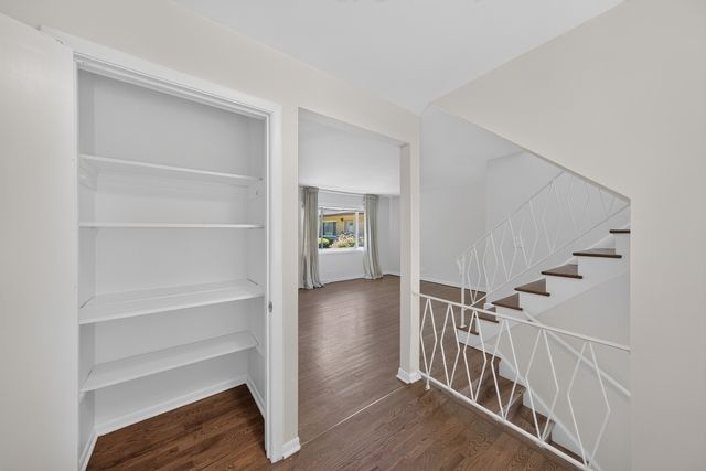 215 Dodge Avenue F, Evanston, IL 60202