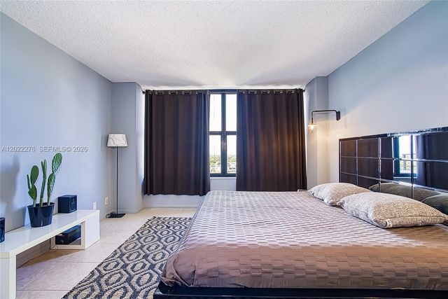 2500 Parkview Dr 911, Hallandale Beach, FL 33009