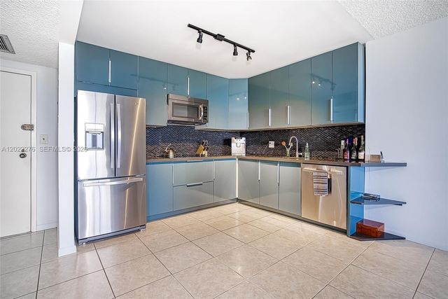2500 Parkview Dr 911, Hallandale Beach, FL 33009