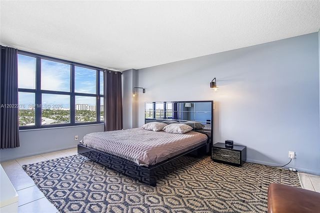 2500 Parkview Dr 911, Hallandale Beach, FL 33009